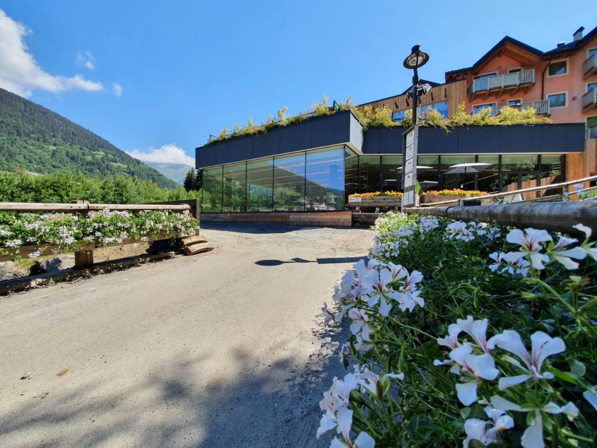Residence Adamello Resort Ponte Di Legno Exterior photo