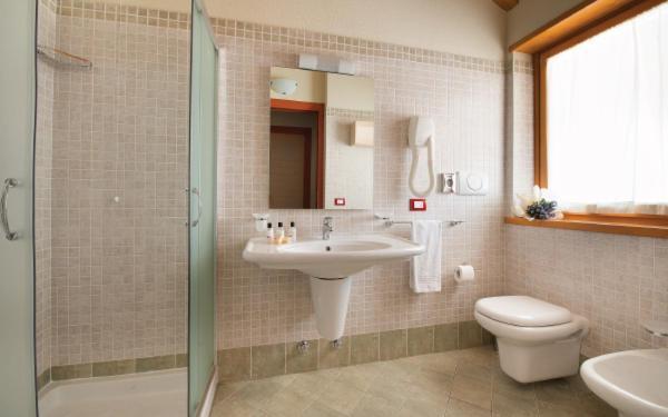 Residence Adamello Resort Ponte Di Legno Room photo
