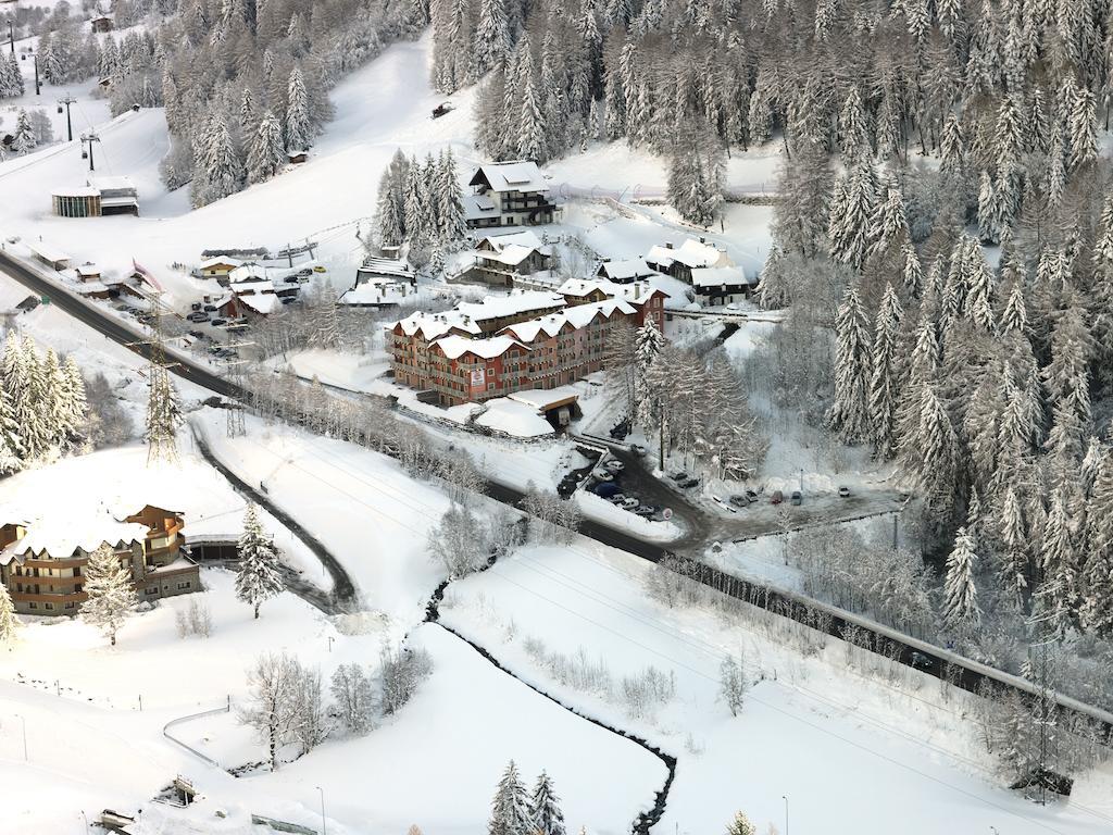 Residence Adamello Resort Ponte Di Legno Exterior photo